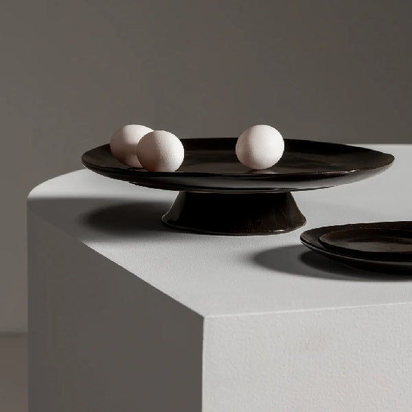 Assiette sur pied bas "La Mère" de Marie Michielssen pour Serax
