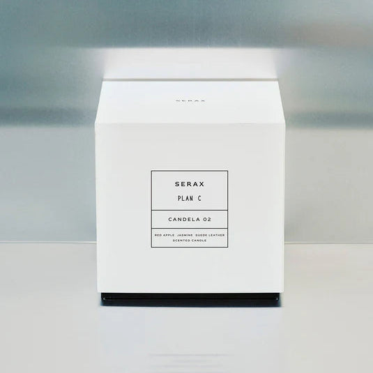 BOUGIE-PARFUMEE-S-BLANC-NOIR-ORANGE-PLAN-C-SERAX-LA-PETITE-BOITE-JAUNE