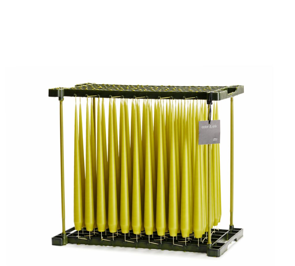 Bougies coniques, 32 cm, finition mat de Ester & Erik, coloris vert anis wasabi.