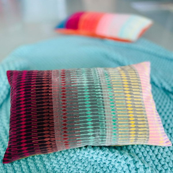 COUSSIN VELOURS MULTICOLORE POP-LAPETITEBOITEJAUNE