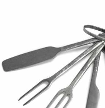 Fourchette à piquer pour apéros ou tapas en métal martelé SERAX