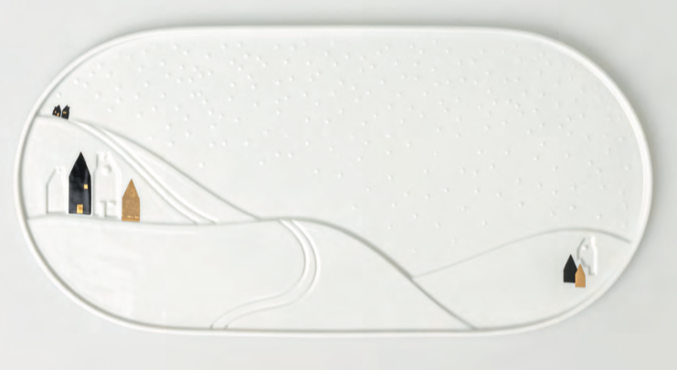 Plat de service en porcelaine avec petites maisons dorées