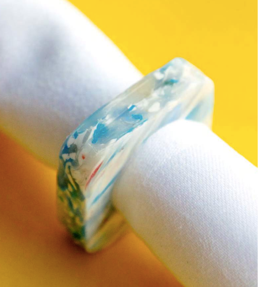 Coquetier ou rond de serviette en plastic recyclé de bouchons plastics : que des pièces uniques artisanales