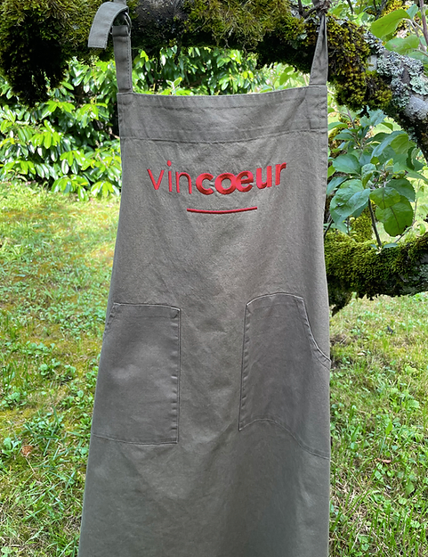 Tablier brodé trop fun avec des petits messages