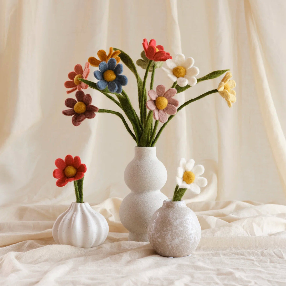 Fleur d'anémone en laine, différents coloris - Gry et Sif