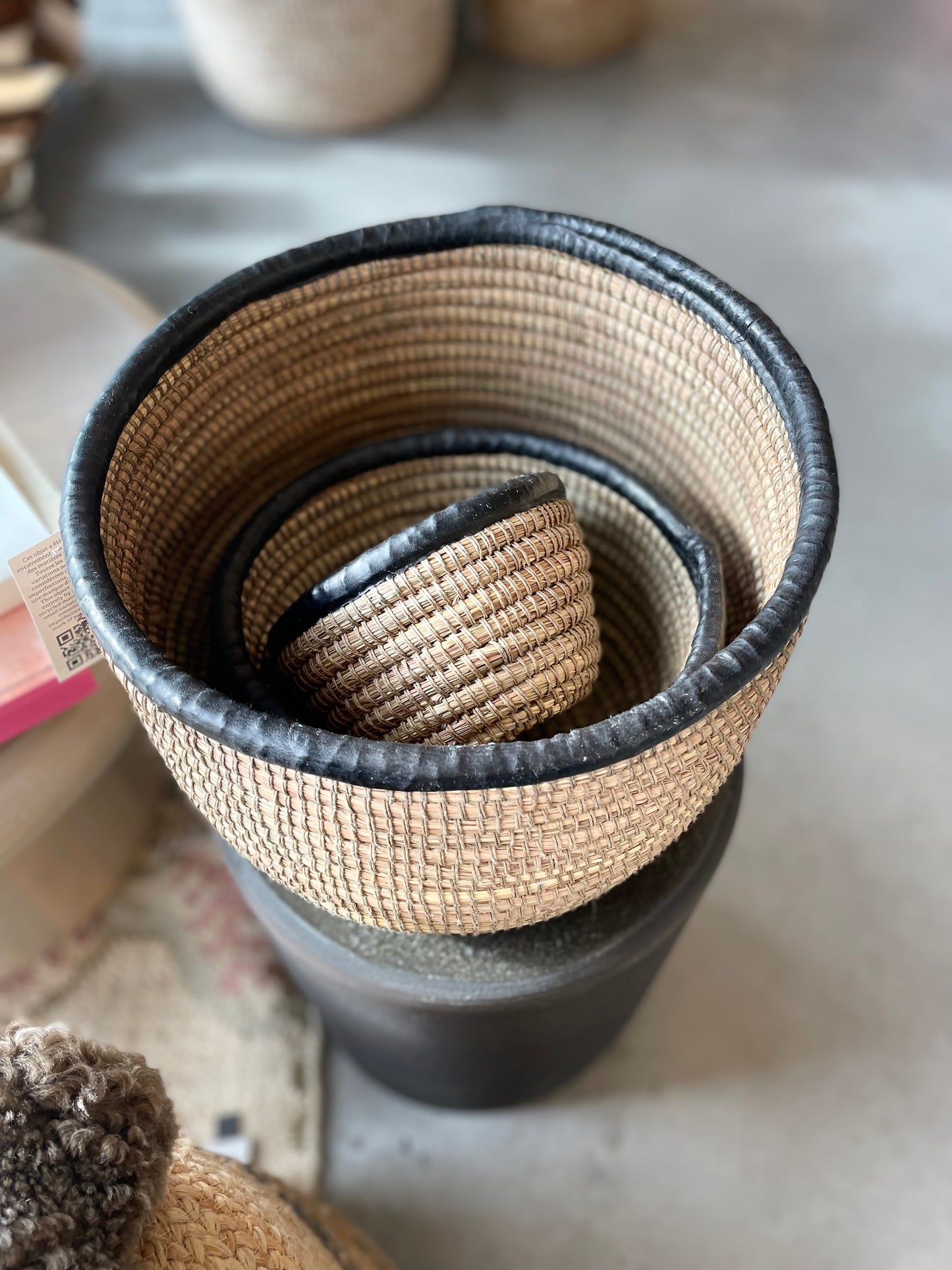 Cache pot en paille naturelle et bordure de cuir noire - 3 tailles