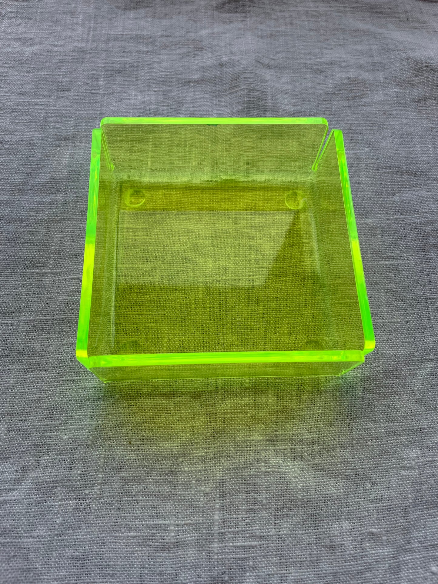 Boite plateau carrée ultra design en plexi aux coloris pop et fluo Taille S