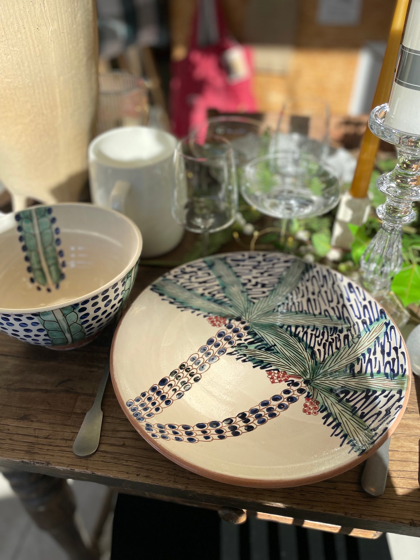 Plat/assiette artisanal en céramique traditionnelle avec motifs peints à la main NAKHLATEEM