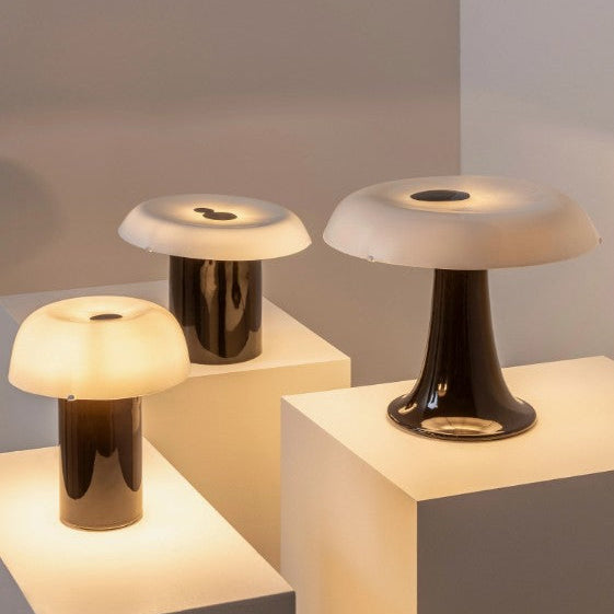 COLLECTION DES LAMPES CHAMPIGNONS NOIR ET BLANC CELINE SERAX