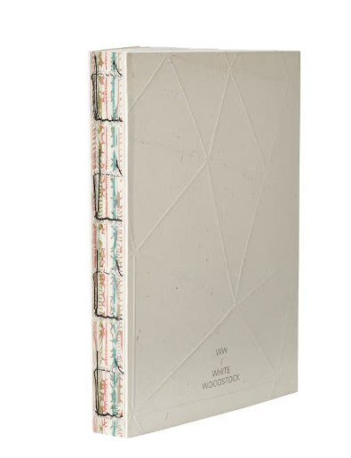 Carnet de notes Woodstock de chez FABRIANO couverture blanche/feuilles de blancs différents A5