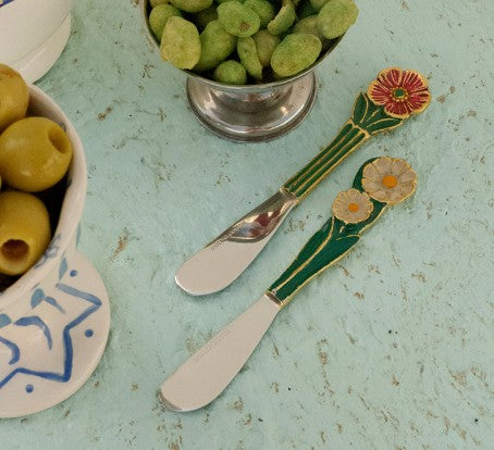 Set de 2 couteaux à beurre en laiton doré et fleurs incrustées