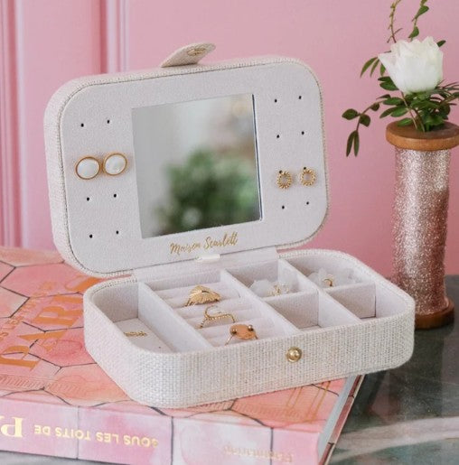 Boite à bijoux de voyage ou pour la maison : la rectangulaire à étage