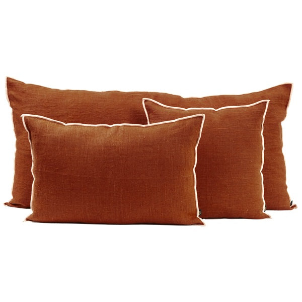Coussin Haomy en lin lavé uni avec surpiqûre modèle CHENNAI 45 x 45 cm