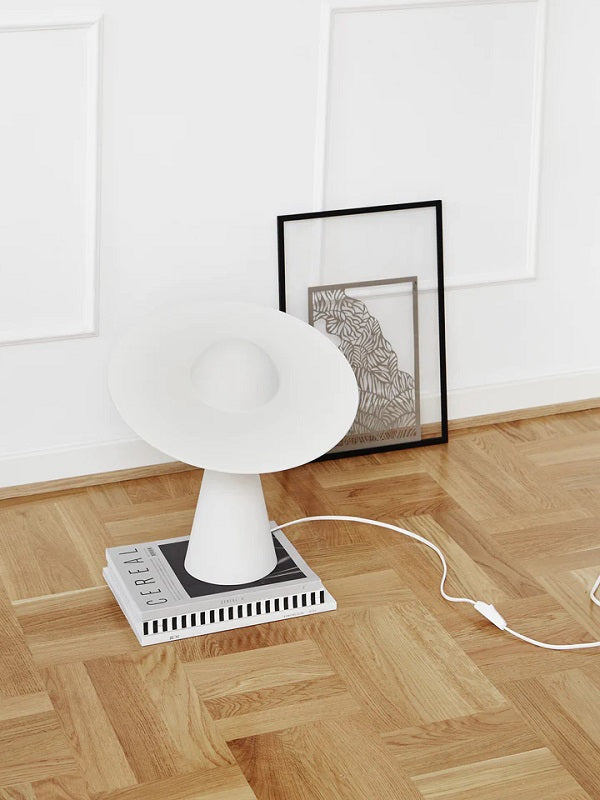 Lampe de table en céramique de la marque MOEBE