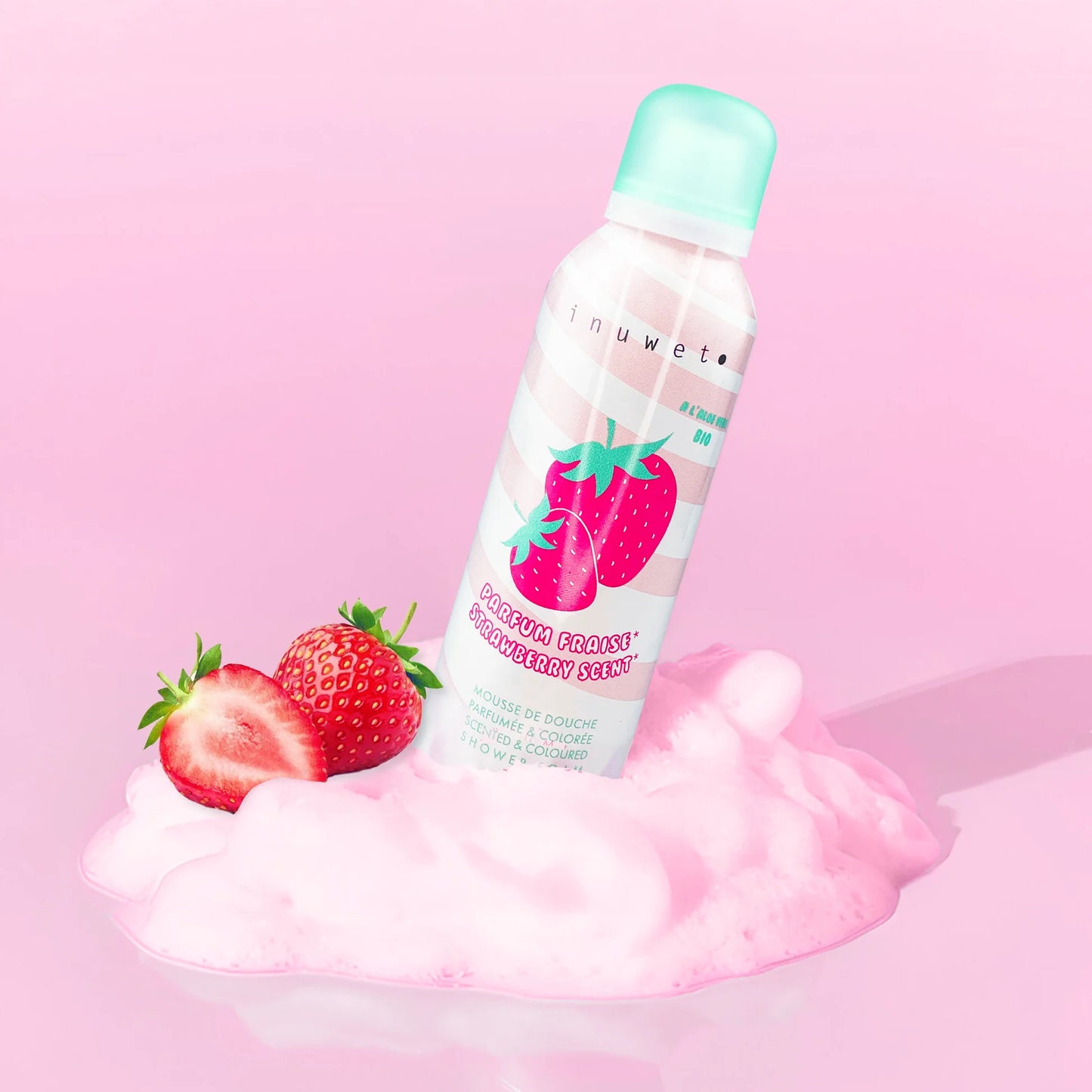 Mousse de bain parfumée à la fraise.