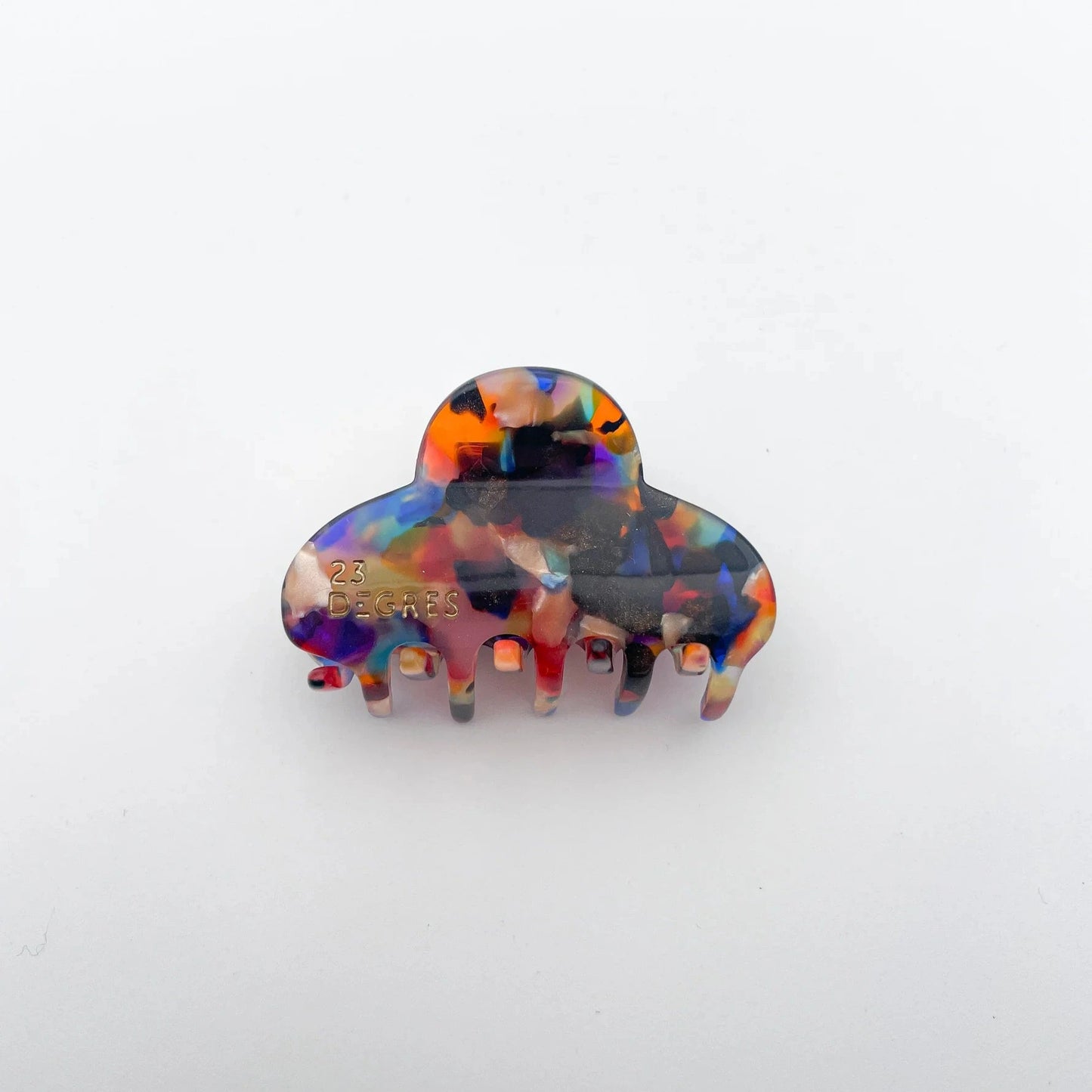 Petite pince à cheveux en forme de nuage à motifs écaille, coloris multicolore, tons foncés.