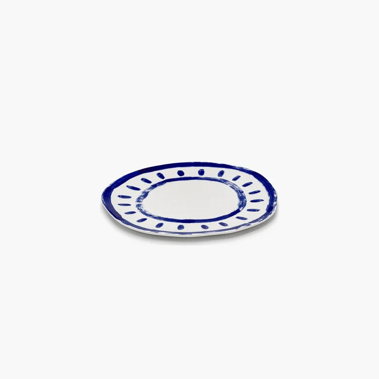 PLAT_PRESQUE ROND_BLEU_ET_BLANC_LINE_UP_DE_SERAX_LA_PETITE_BOITE_JAUNE