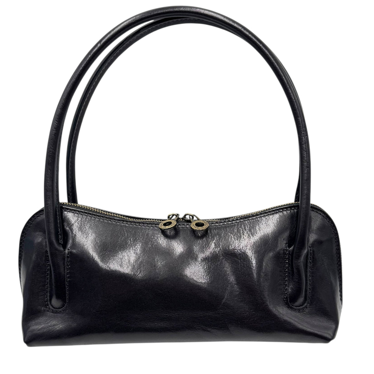 Sac baguette en cuir noir.