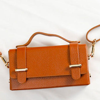 Sac en cuir de vachette grainé, coloris camel.