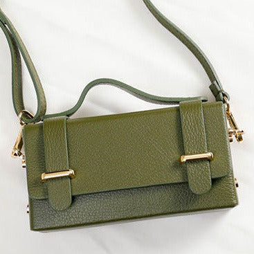 Sac en cuir de vachette grainé, coloris vert kaki.