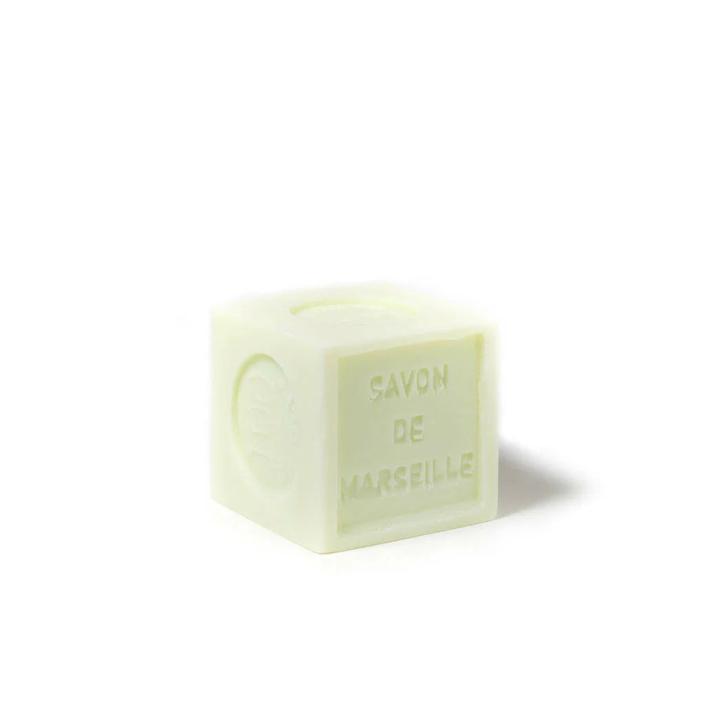Petit savon de Marseille cubique, 100g, parfum verveine, coloris vert.