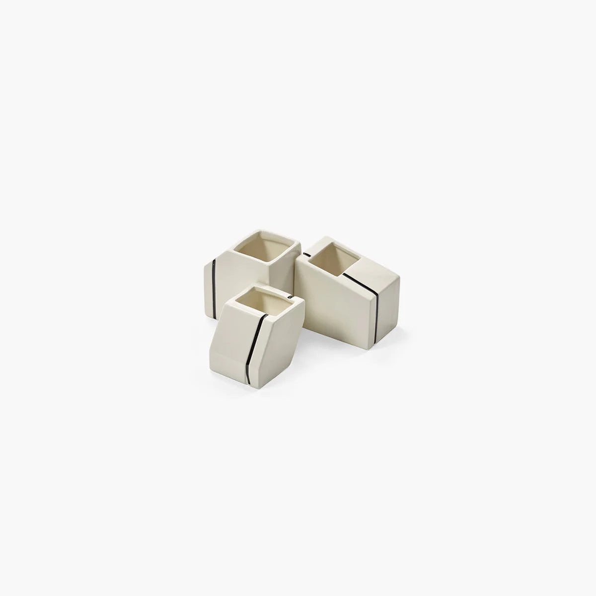 Vases blancs par 3, collection Silos par Plan C - Serax