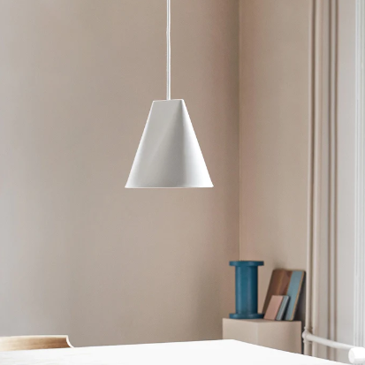 SUSPENSION DESIGN PORCELAINE BLANCHE ORIENTABLE DE MOEBE - LA PETITE BOITE JAUNE