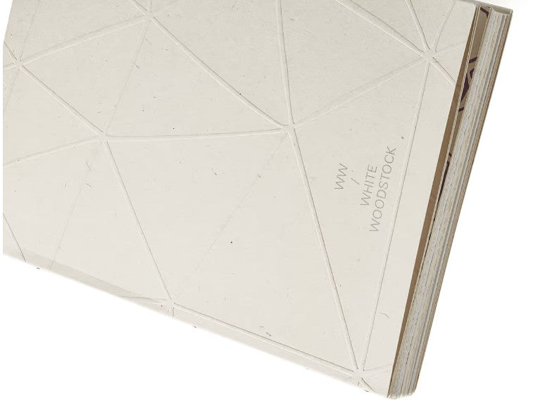 Carnet de notes Woodstock de chez FABRIANO couverture blanche/feuilles de blancs différents A5