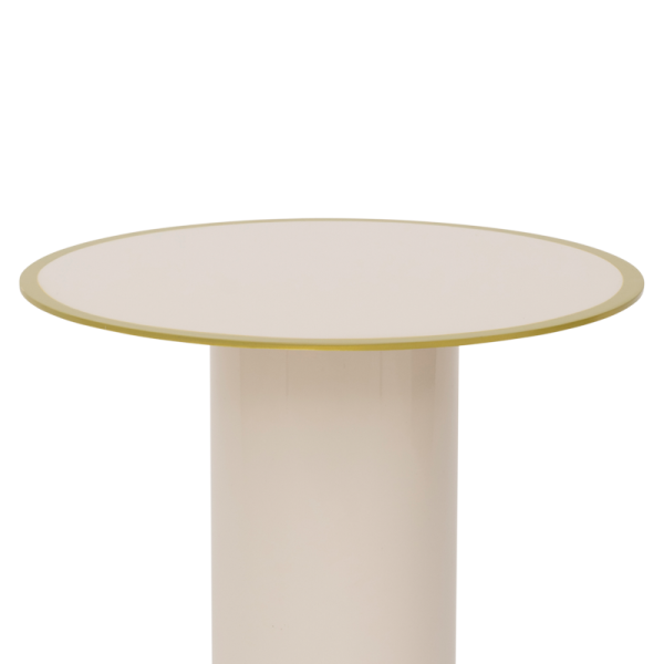 Table d'appoint ou bout de canapé rond en métal laqué beige avec liseré vert.