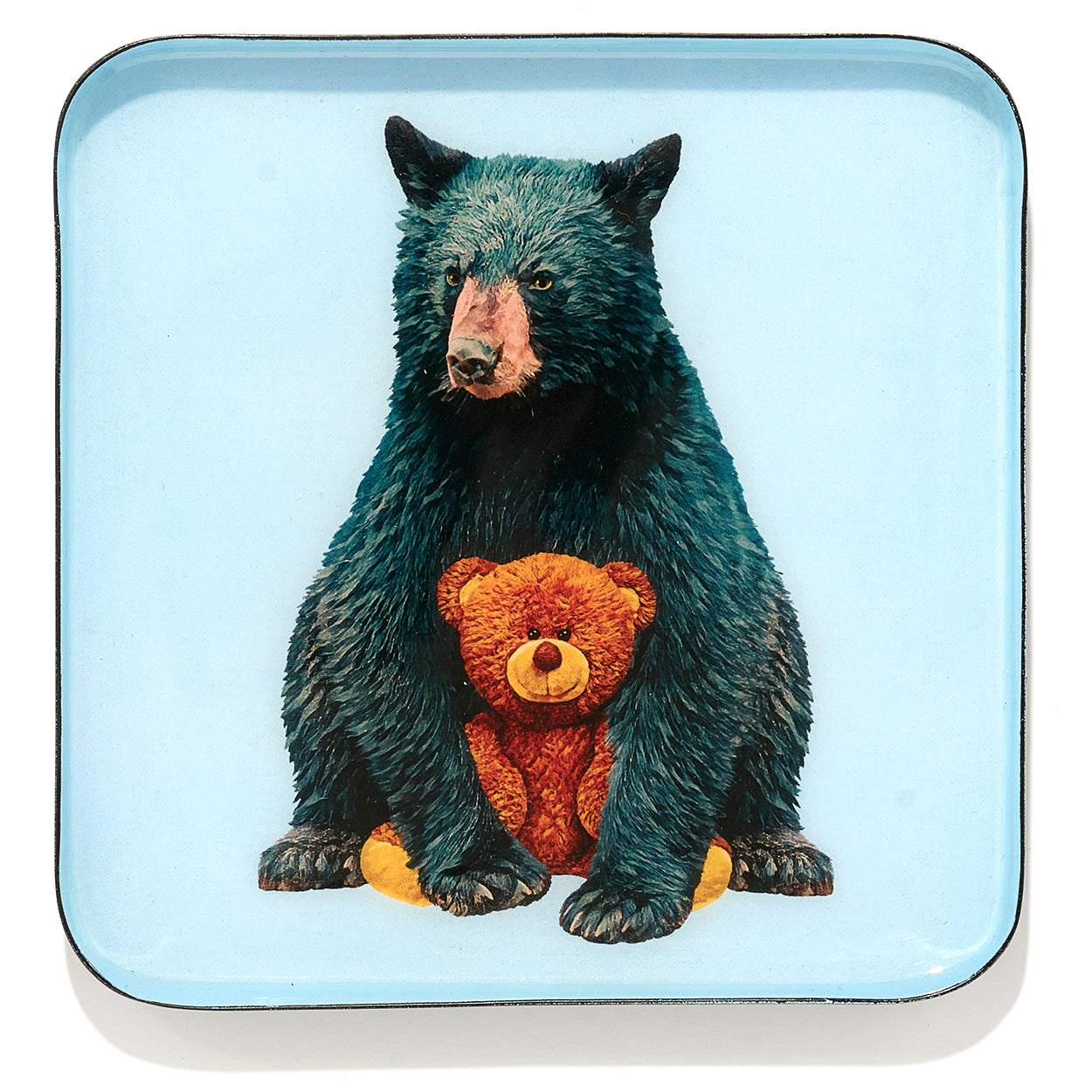 Vide-poche carré en métal verni, modèle Teddy, fond bleu ciel.