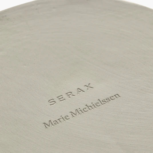 Vase jaune design de marie michielssen pour SERAX - LA PETITE BOITE JAUNE