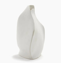 Charger l&#39;image dans la galerie, Vase en porcelaine &quot;Perfect imperfection&quot; M
