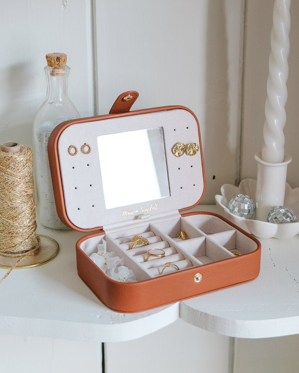 Boite à bijoux de voyage ou pour la maison : la rectangulaire à étage