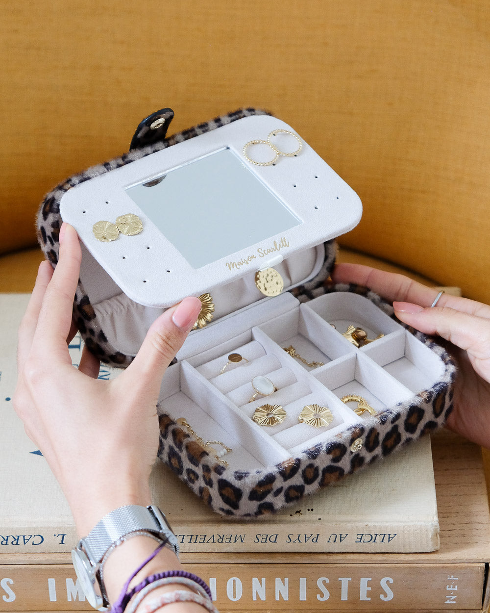 Boite à bijoux de voyage ou pour la maison : la rectangulaire à étage