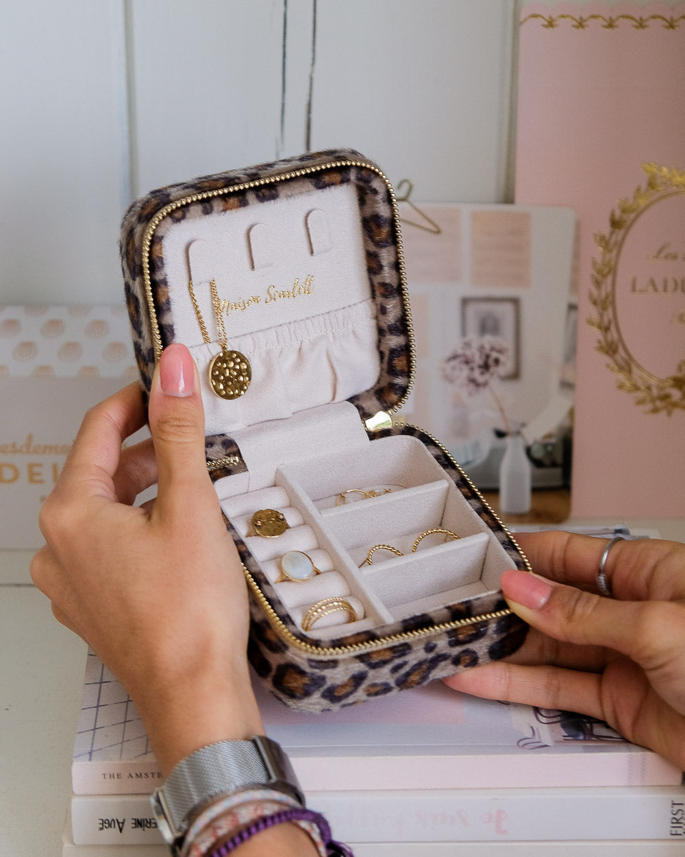 Boite à bijoux de voyage ou pour la maison : la petite carrée