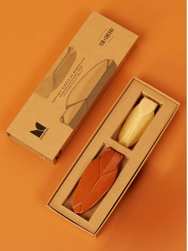 Coffret porte savon en céramique et savon cigale MONOCHROMIC et Fer à cheval