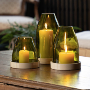 Photophores de tailles différentes en verre et grès Q de bouteilles