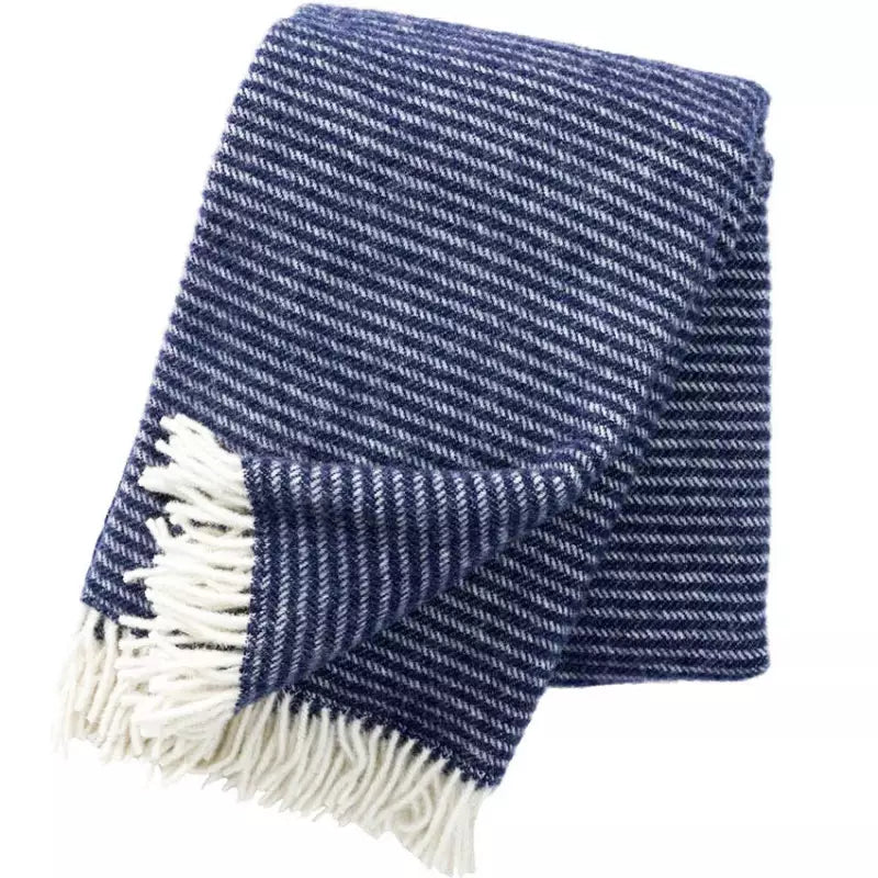 Plaid en laine d'agneau, motifs rayure marine - Klippan