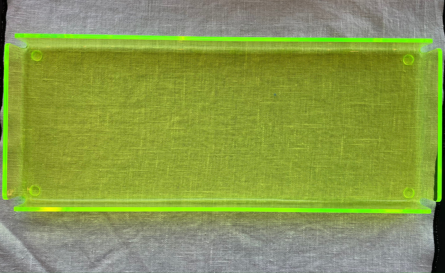 plateau rectangulaire plexi jaune