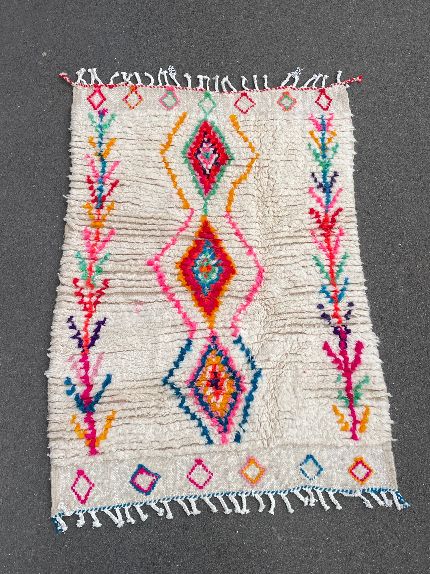 tapis marocain blanc multicolore