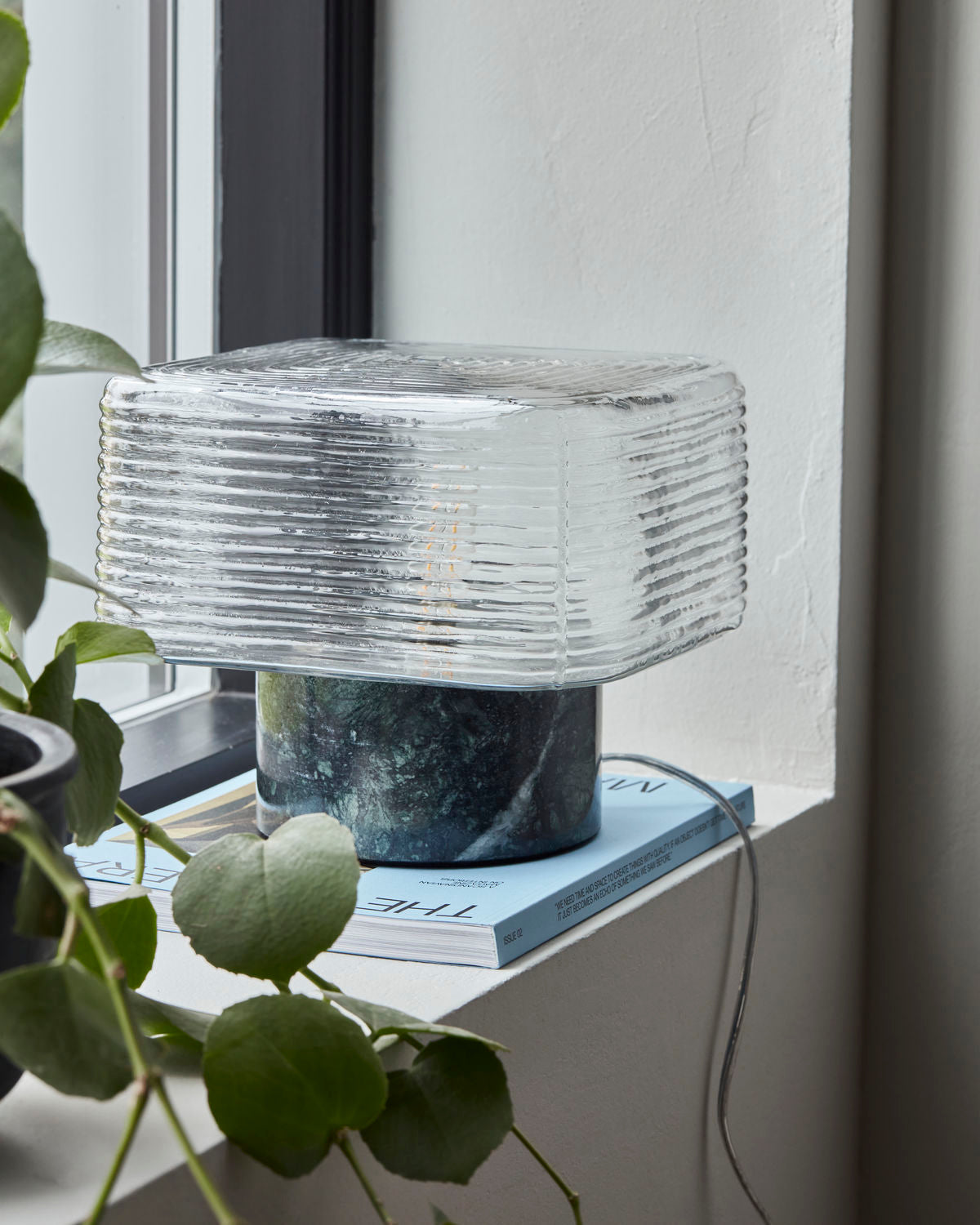 Lampe de table avec pied en marbre vert - House Doctor