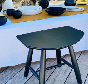 Tabouret en bois de hêtre noir forme japonisante