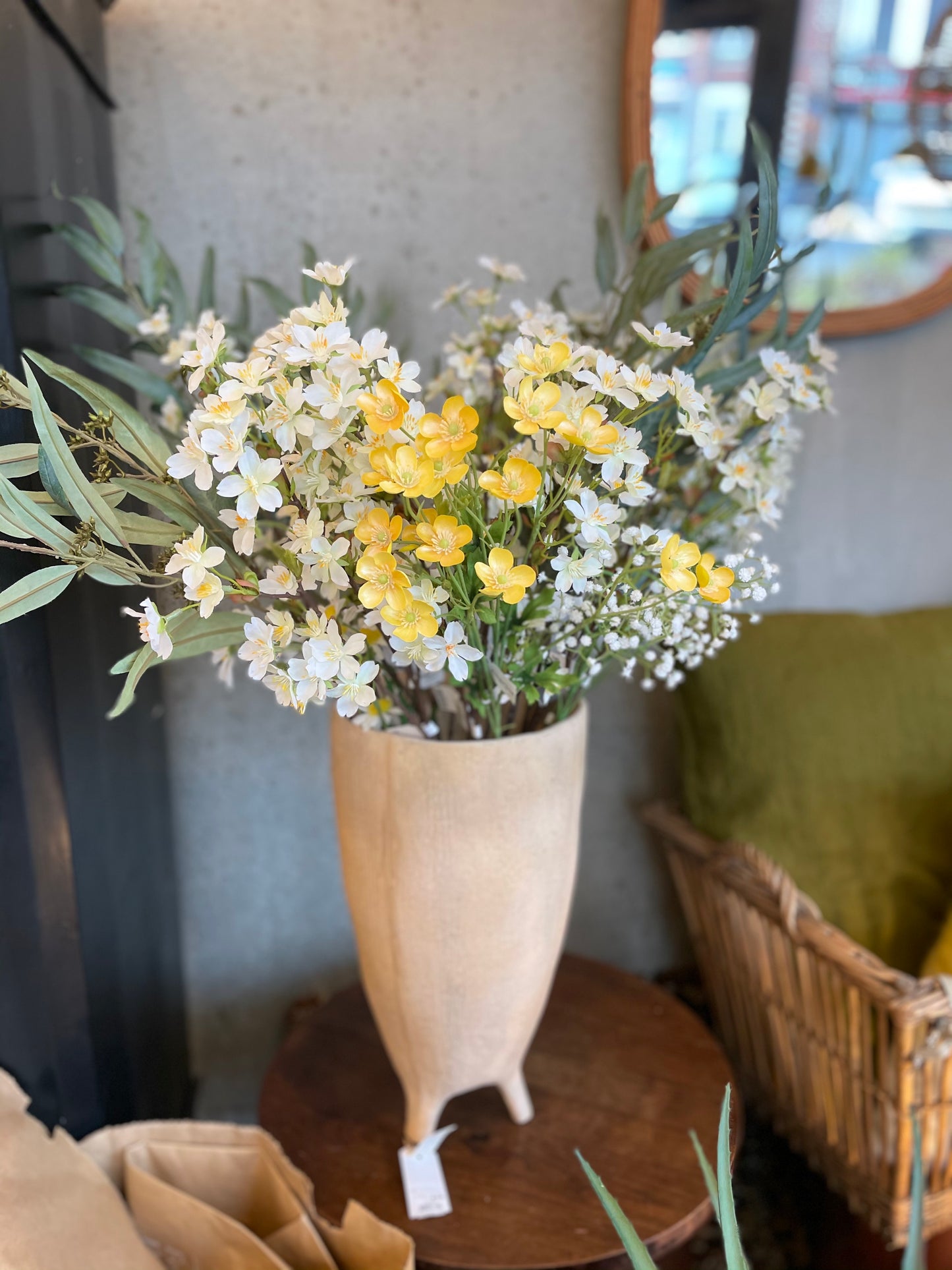 Vase comme une poterie en matière recyclée