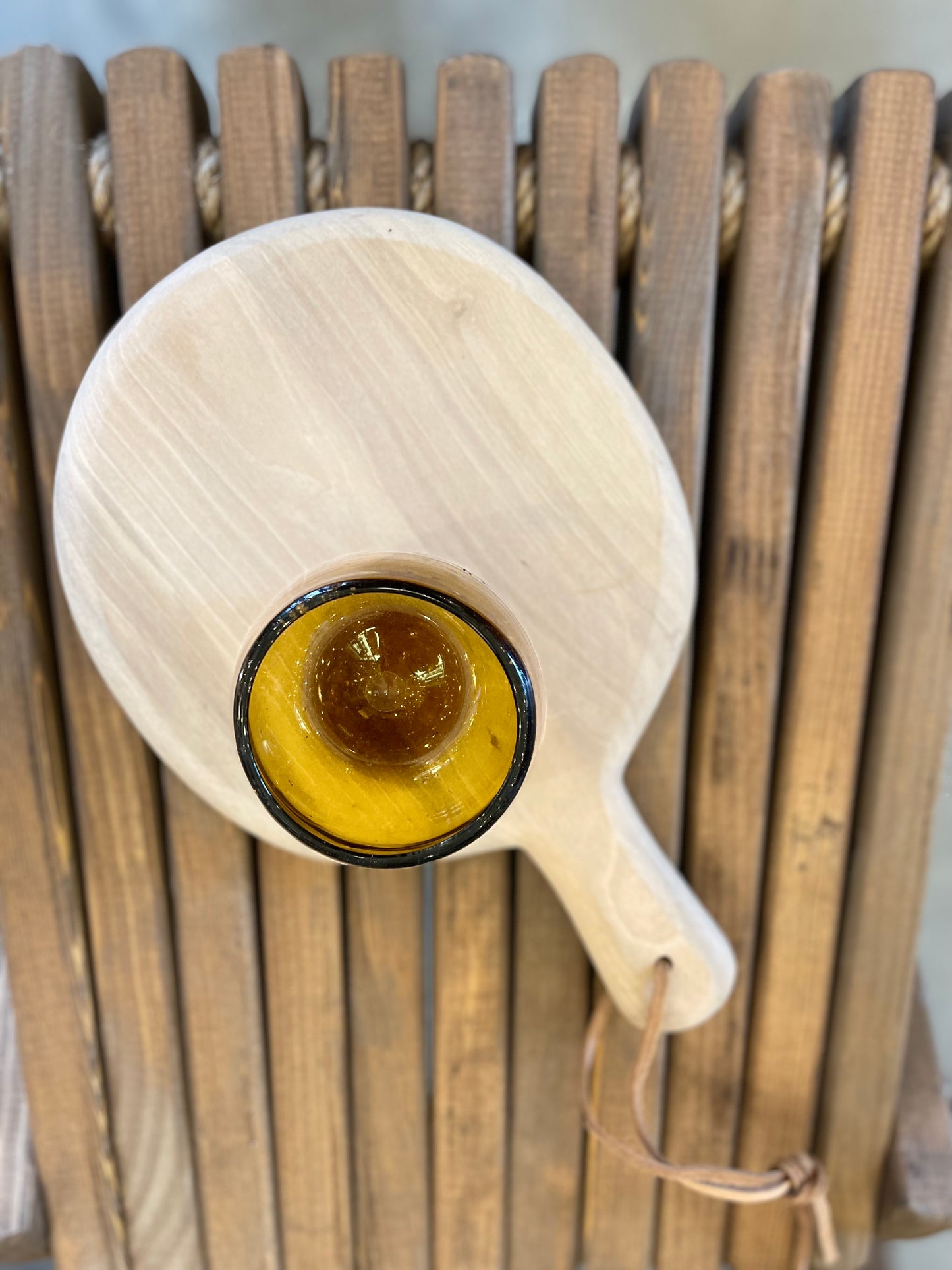 Planche de présentation ou découpe en noyer ronde