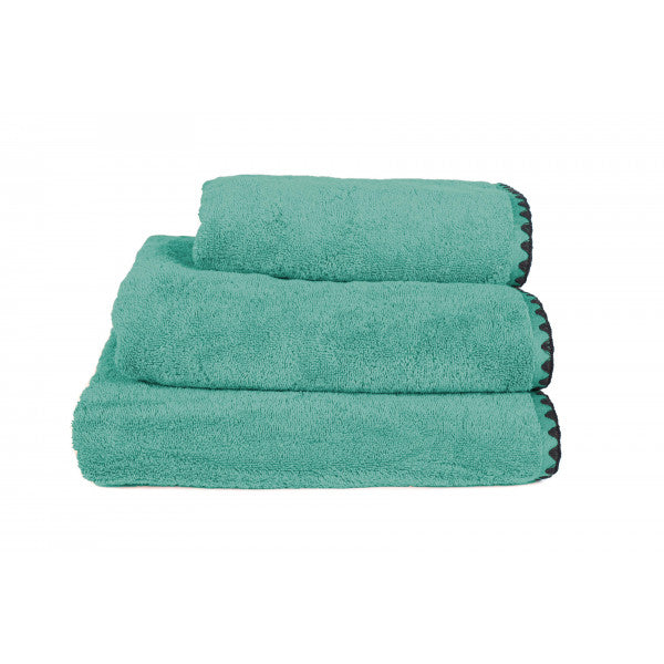Serviettes d'invités en éponge, modèle Issey, coloris eucalyptus.