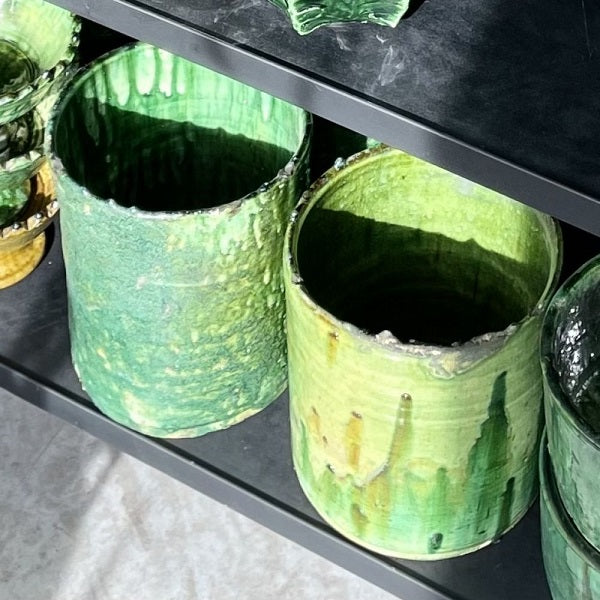VASE CYLINDRE EN POTERIE DE TAMEGROUTE VERT - LA PETITE BOITE JAUNE