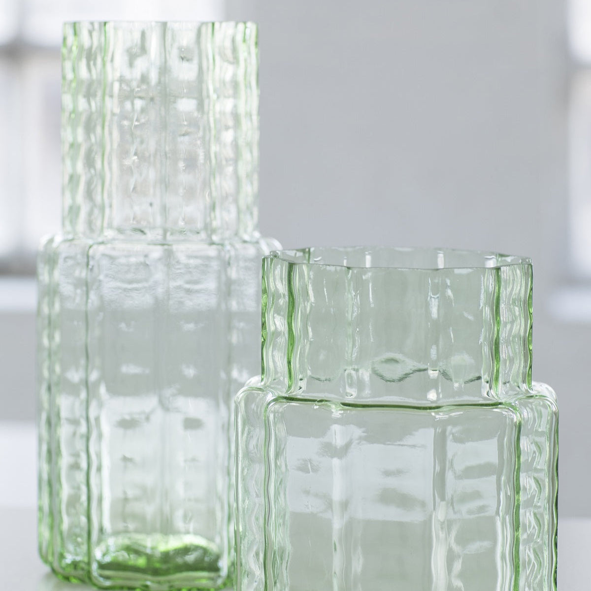VASE EN VERRE SOUFFLE VERT EN VAGUES SERAX