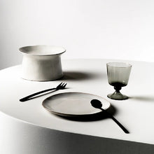 Charger l&#39;image dans la galerie, Assiette Taille S &quot;La Mère&quot; de Marie Michielssen pour Serax
