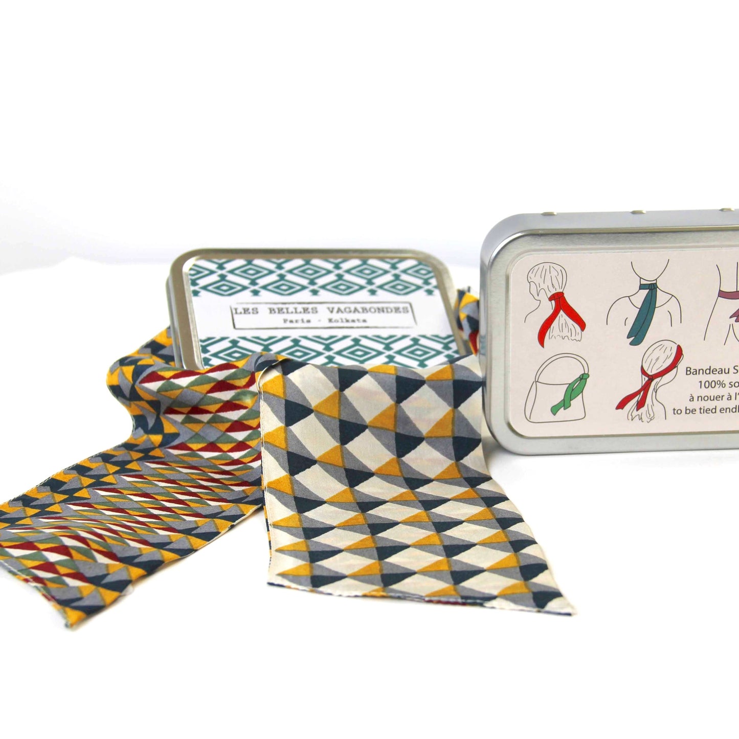 Bandeau en soie avec un motif géométrique, dans les tons gris, jaune et bordeaux.