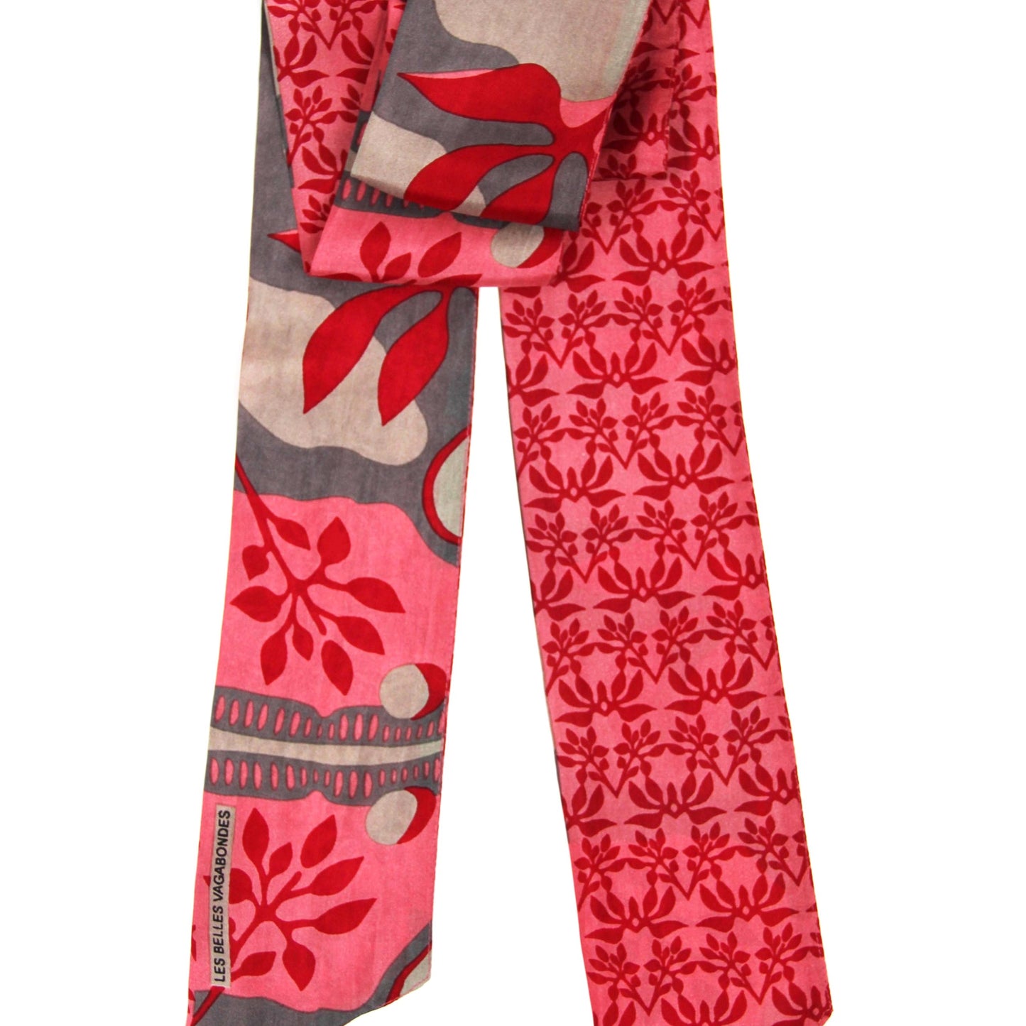 Bandeau en soie avec un motif végétal et organique, dans les tons rose, rouge, écru et taupe.